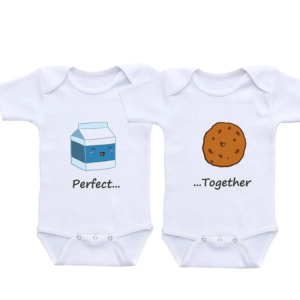 Perfect Together Twin Babykleidung Lustige Zwillings-Outfits Strampler Junge Mädchen Duschgeschenk Sommer Kurzarm-Bodys Bruder/Schwester.
