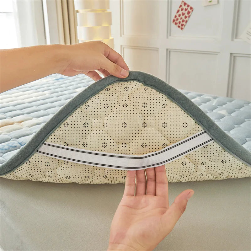 Winter Dormitory Soft Mattress Toppers Thick Warm Coral Velvet Bed Sheet Non-slip Mattress Cover Thin Bed Pad Tatami Floor Mat.