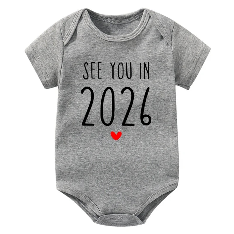 Wir sehen uns im Jahr 2026 Schwangerschaftsankündigung Baby Strampler Baumwolle Kleinkind Overall Sommer Kurzarm Neugeborene Jungen Mädchen Body.