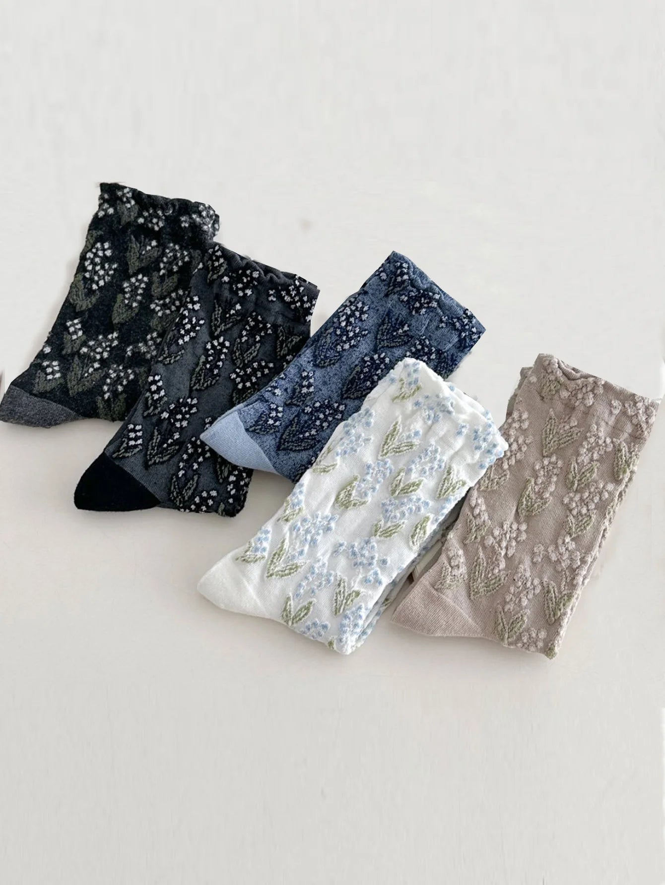 Autumn Winter Long For Women Retro Harajuku Relief Print Daily Casual Streetwear Cute Socks Fashion Japanese Style Women's Socks.