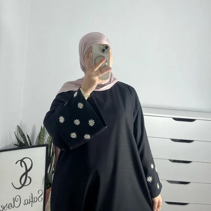 2024 Daisy Embroidery Muslim Modest Dress for Women Eid Saudi Arabia Dubai Abaya Luxury Islam Turkey Holiday Party Jalabiya Robe.