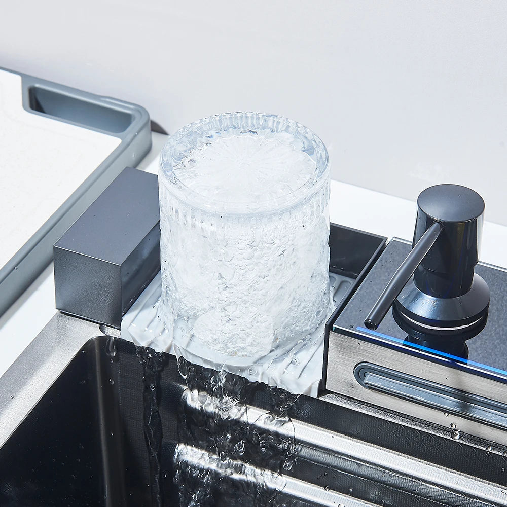 Wasserfall-Küchenspüle aus Edelstahl 304, großes Einzelschlitz-Wasserhahn-Set mit integrierter Digitalanzeige, Seifenspender, 75 x 45 cm