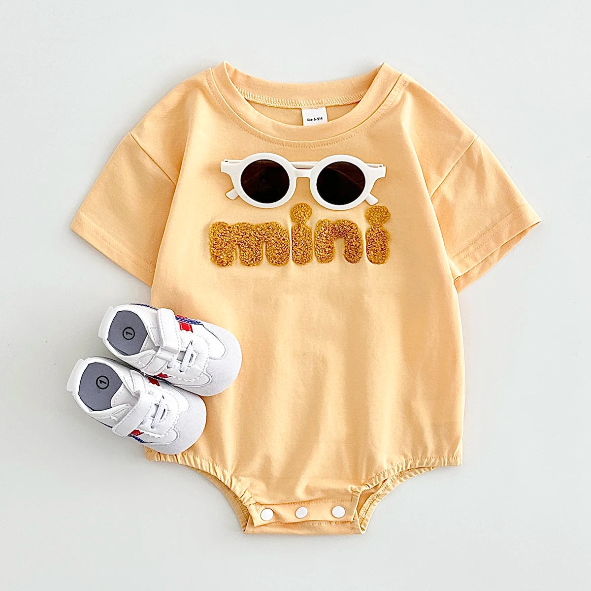 INS Sommer Neue Baby Body Neugeborenen Kleidung Jungen Mädchen Baumwolle Dreieck Strampler Plüsch brief Kurzarm Infant 0-18M.
