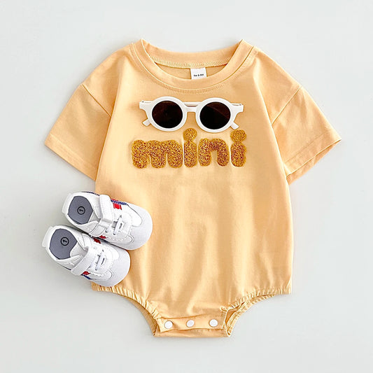 INS Sommer Neue Baby Body Neugeborenen Kleidung Jungen Mädchen Baumwolle Dreieck Strampler Plüsch brief Kurzarm Infant 0-18M.