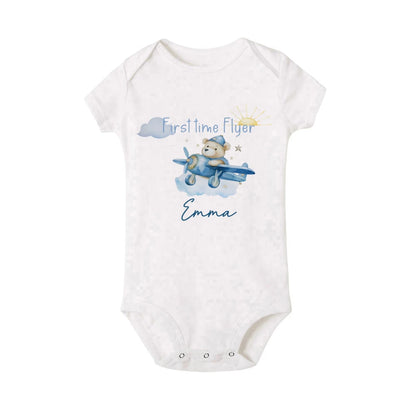 Benutzer definierte Name Erste Zeit Flyer & Bär Flugzeug drucken Baby Bodysuit lässig Kurzarm Säugling Stram pler Baby Souvenir Geschenke Kleidung.