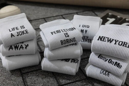 Simple European and American street letters white men's and women's socks sports hip hop college style socks.