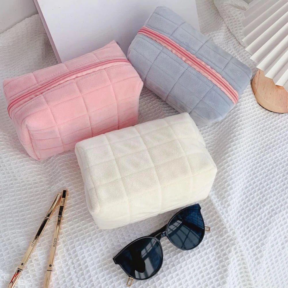 Cute Plush Makeup Bag for Women Portable Travel Small Cosmetic Bags Solid Color Zipper Toiletry Bag Washing Pouch Storage Bags.