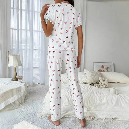 Damen-Pyjama-Set mit Spitzenbesatz, kurzärmliges Oberteil mit Knöpfen vorne und durchgehende Hose, Kirschdruck, 2-teilig, Nachtwäsche, Nachtwäsche, Homewear.
