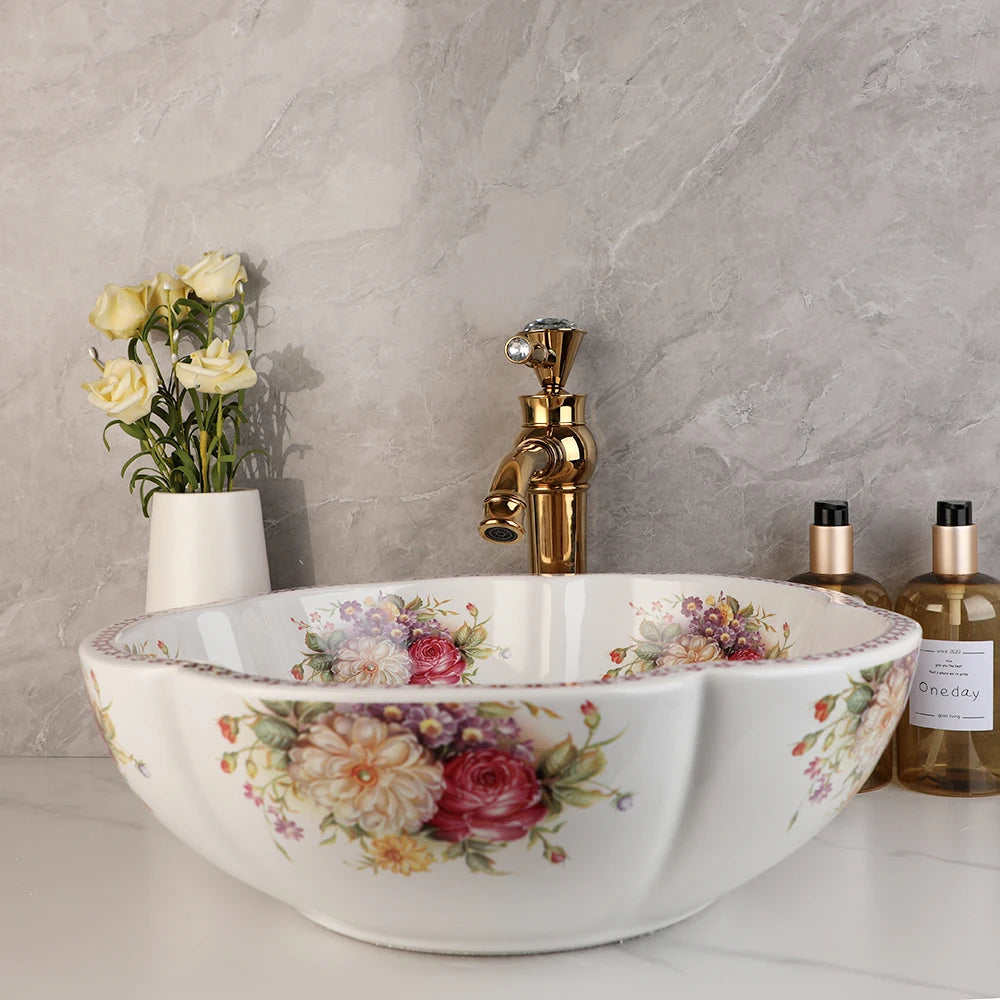 Kemaidi Keramik Bad Bar Waschtisch Waschbecken Wasserhahn Combo Blumen stil weiß über Theke Schüssel mit goldenen Mixer Wasserhähnen