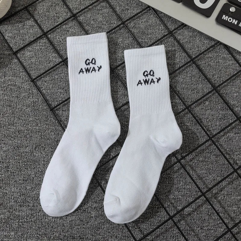 Simple European and American street letters white men's and women's socks sports hip hop college style socks.