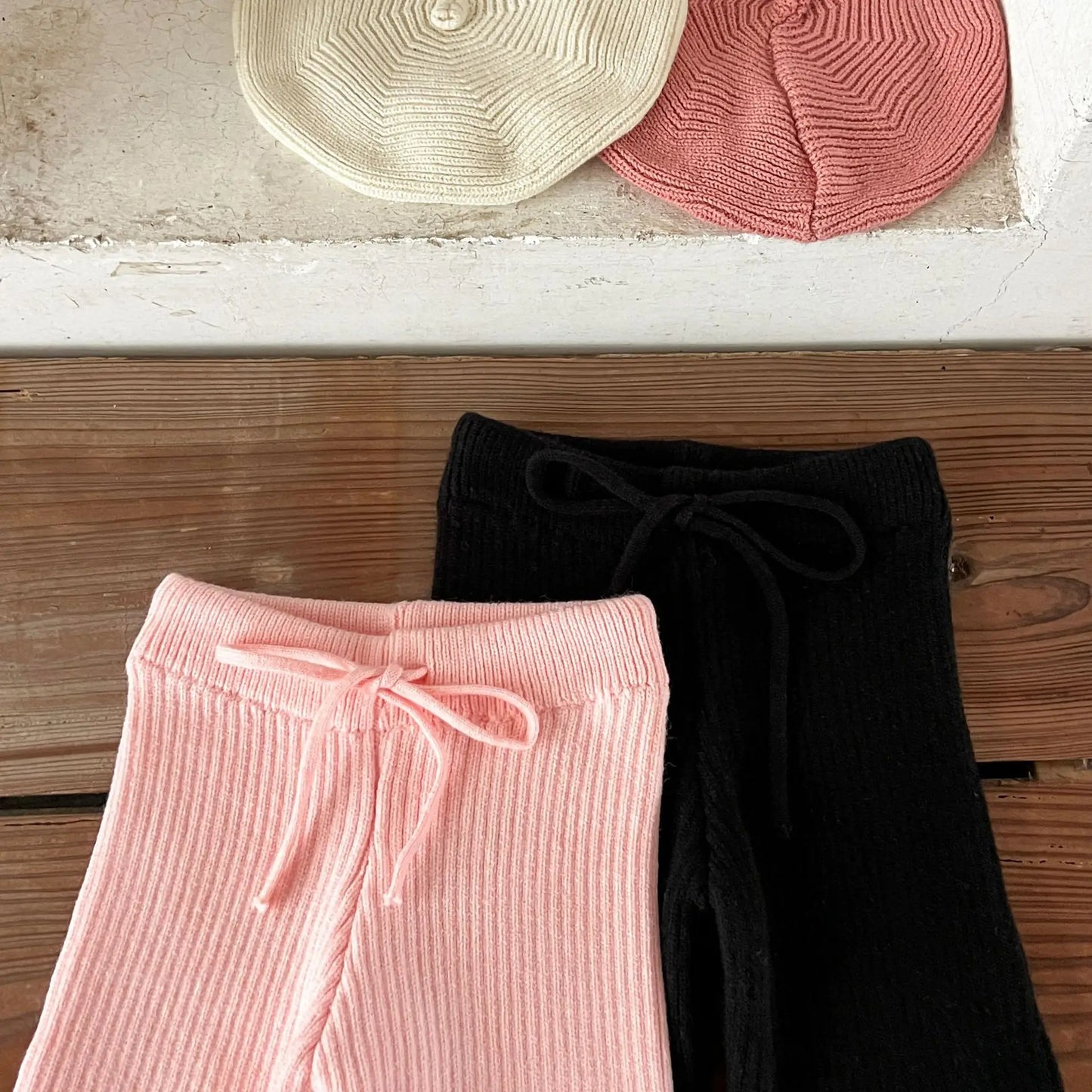 Ins Mädchen Baby reine Baumwolle Lotusblatt Kragen Top Bauch Hosen Pullover Set für Kinder Herbst und Winter Wärme Set.