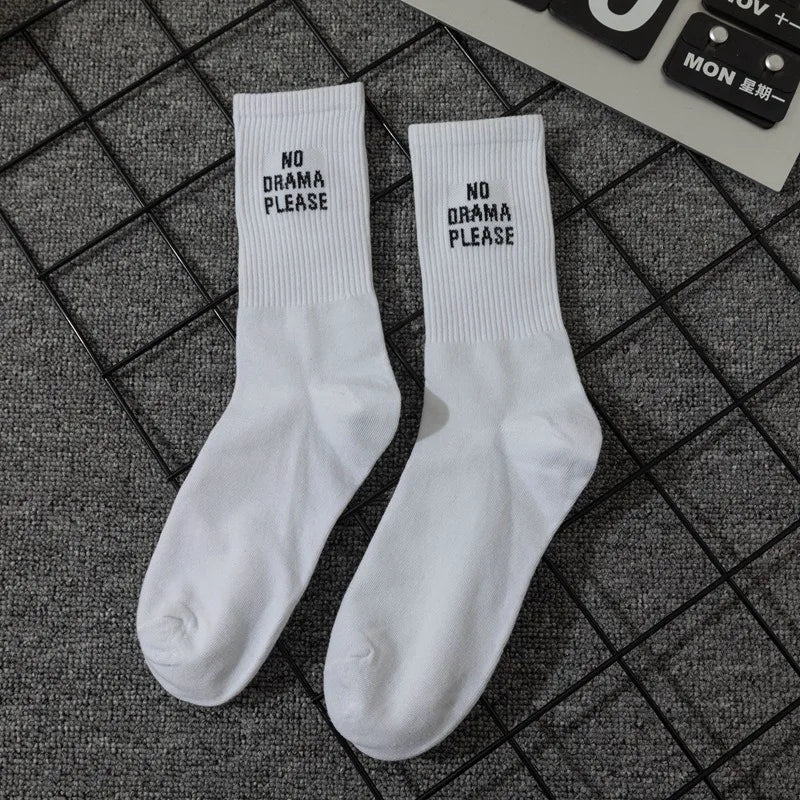 Simple European and American street letters white men's and women's socks sports hip hop college style socks.