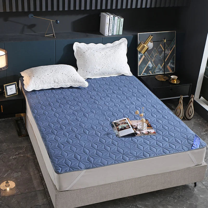 Sandwich Cotton Quilted Waterproof Bed Pad Elderly and Children Bed Protectors Pads Non-slip Anti Dust Skin-friendly Bed Cover