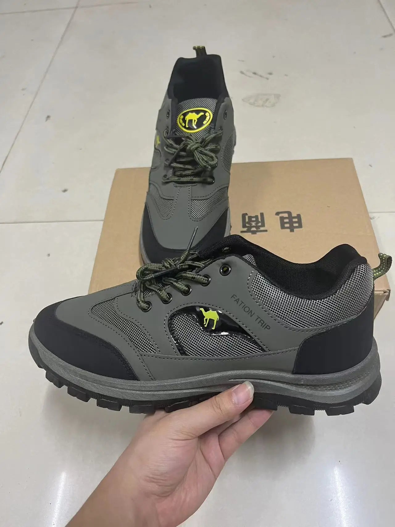 Outdoor Men Hiking Shoes New Male Sneakers Non-slip Male Ankle Boots Lightweight Men Walk Shoes Winter Fur Shoes Tenis Masculino.