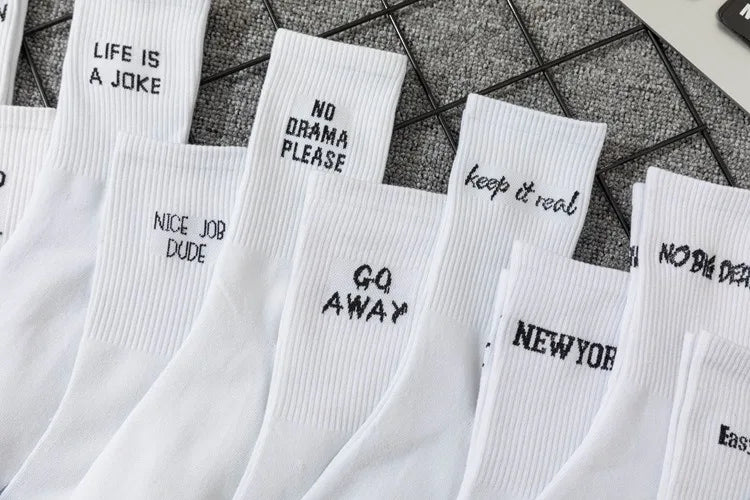 Simple European and American street letters white men's and women's socks sports hip hop college style socks.