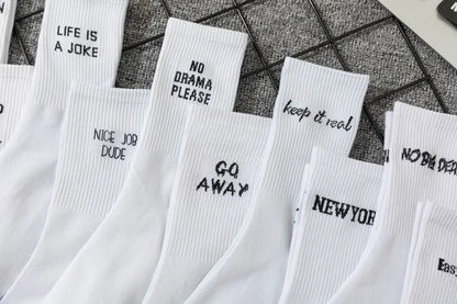 Simple European and American street letters white men's and women's socks sports hip hop college style socks.