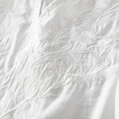 Neuankömmling 2024 Sommer Kunst Stil Frauen Kurzarm V-Ausschnitt lockeres Kleid Vintage Stickerei solide weiße A-Linie lange Kleider.