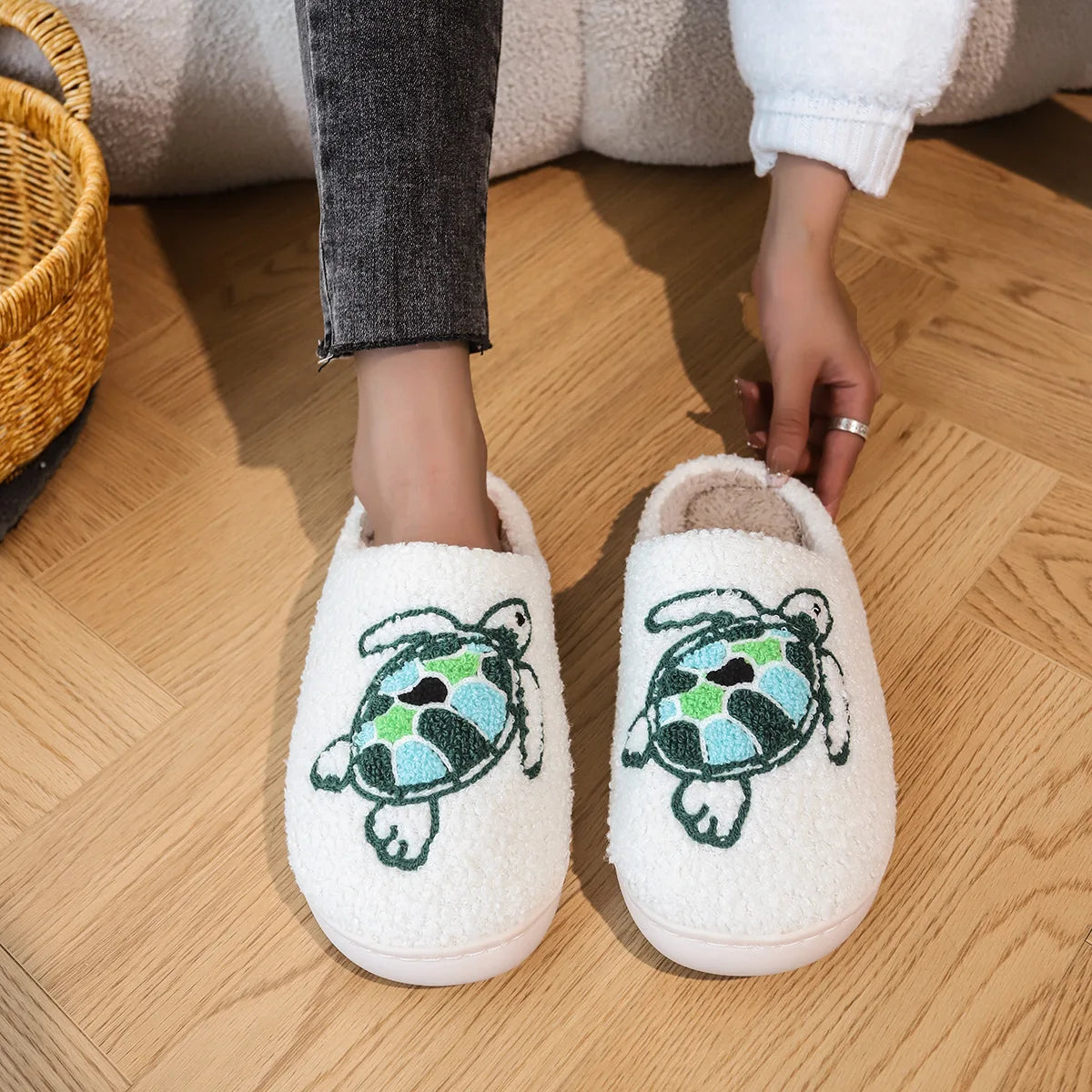 Smile PoP Cute Women Slippers Indoor Fuzzy Women House Slippers Classic Cartoon Casual Home Shoes Warm Bedroom  Animals Shoes