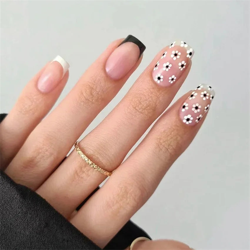 24Pcs/Set White Wave Minimalist Style Fake Nails Full Coverage Adhesive Artificial Wearing False Nails French Press on Nail Tips