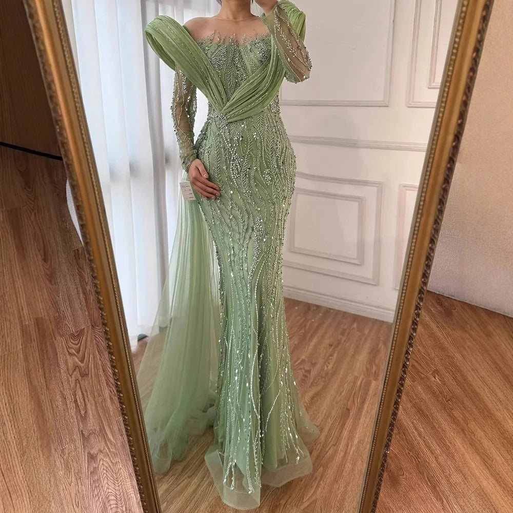 Elegante, perlenbesetzte, salbeigrüne Abendkleider mit fließendem Saum Serene Hill Maßgeschneidert 2025, LA 72928.