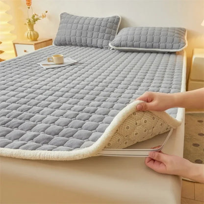 2024 New Class A Thickened Milk Fleece Mattress Winter Warm Fleece Bed Cover Student Dormitory Mat Quilt.