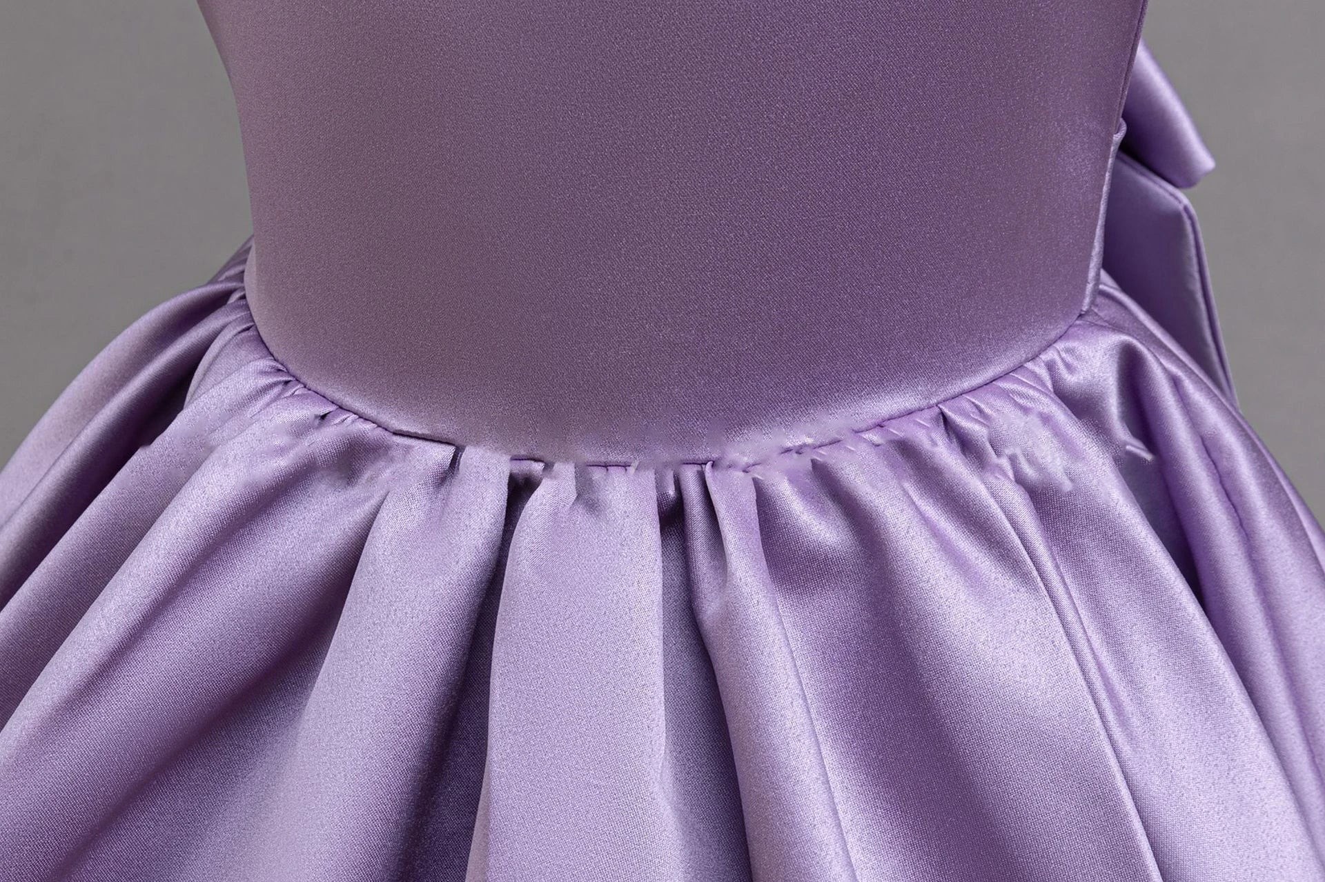 2025 Neues Mädchen-Partykleid mit lila Schwanz, Smoking für 2–6 Jahre alte Mädchen, Festival-Performance-Abendkleid, Huatong-Hochzeitskleid.