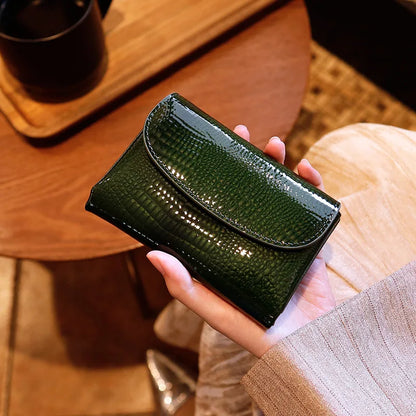 Magnetic Clasp Short Ladies Genuine Leather Wallet 2025 New Alligator Cow Leather Purse Woman RFID Card Holder Mini Clutch