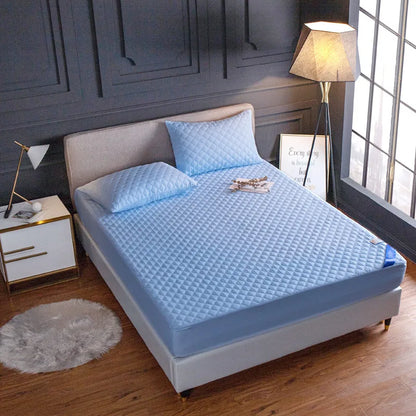 New Quilted Waterproof Mattress Cover Solid Color Waterproof Antibacterial Breathable Elastic Band Fixed Mattress Cover.