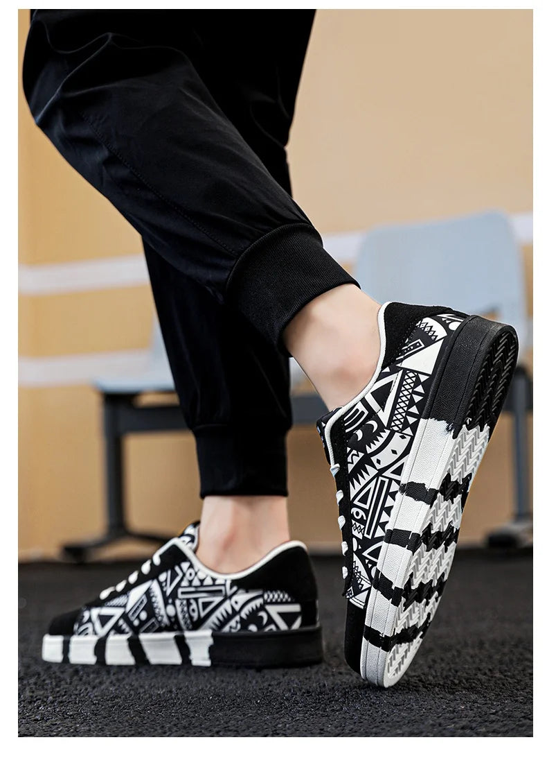 High quality Red Vulcanized Shoes For Men Unisex Casual Sneakers 46 Size Fashion Graffiti Flat Sneakers Men Skateboard Shoes