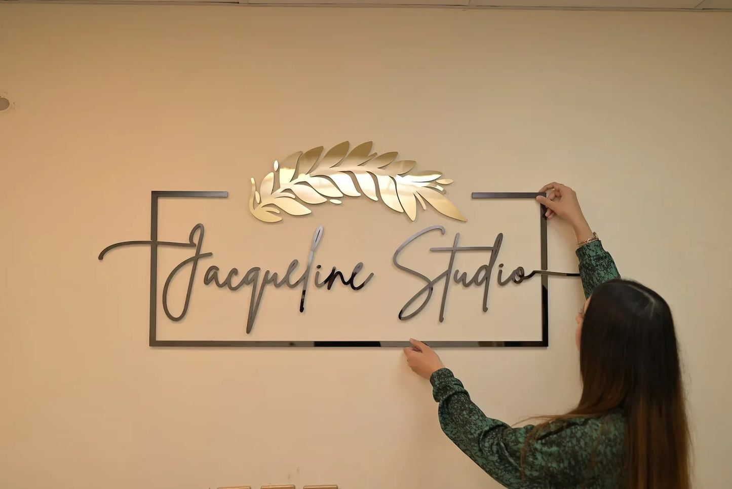 Personalized Large Business Sign Wall Mounted Acrylic 3D Logo Sign Custom Wall Art Beauty Salon Shop Bar Decor Home Decorations.