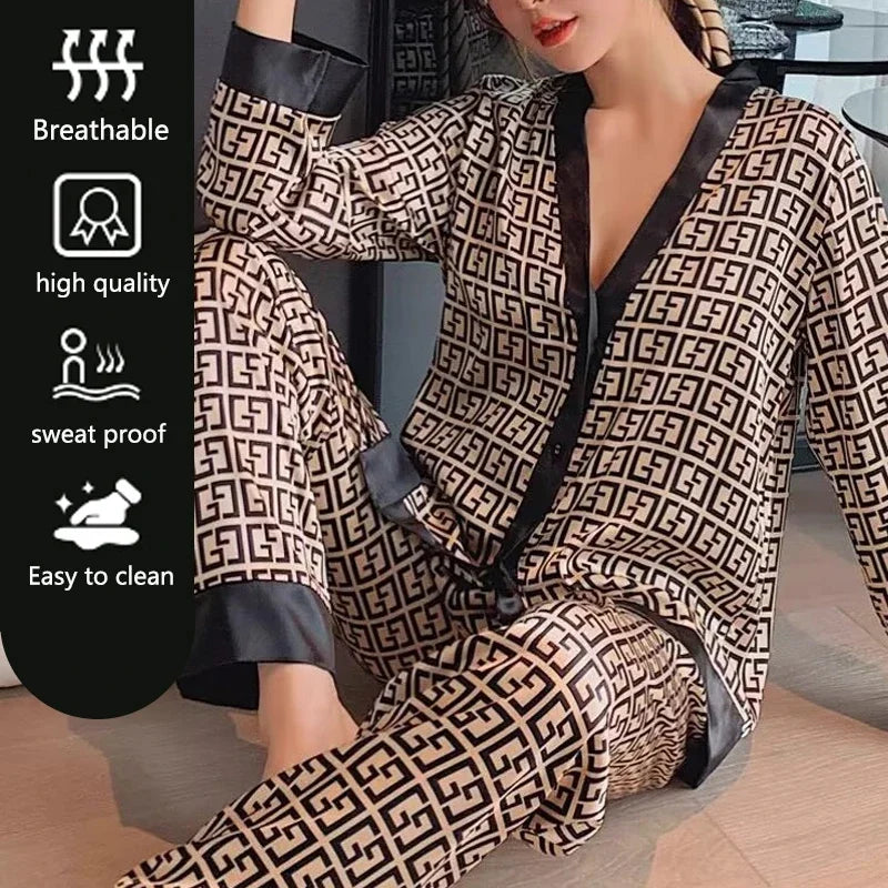 2PcsLarge Größe Frauen Pyjamas Set Gedruckt Homewear Eis Seide Lange Ärmeln Lange Hosen Student Pyjamas Schwarz Strickjacke kann Getragen Werden.