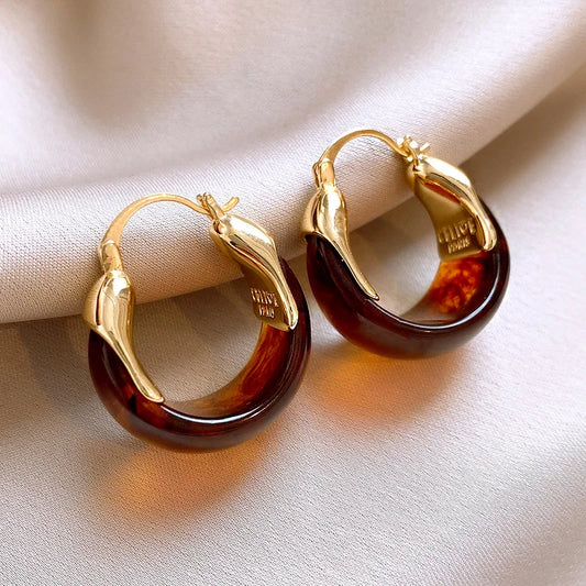 Vintage Maillard Colors Brown Resin Earrings for Women U-shaped Hoop Earrings Vintage Retro Gold Plated Daily Ear Jewelry Gifts.