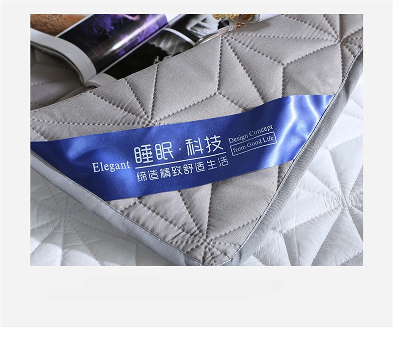 Sandwich Cotton Quilted Waterproof Bed Pad Elderly and Children Bed Protectors Pads Non-slip Anti Dust Skin-friendly Bed Cover.