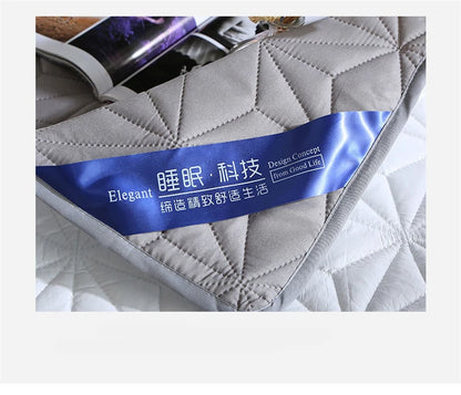 Sandwich Cotton Quilted Waterproof Bed Pad Elderly and Children Bed Protectors Pads Non-slip Anti Dust Skin-friendly Bed Cover.