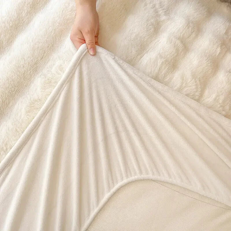 Velvet Mattress Cover Pad Fluffy Plush Fitted Bed Sheet Fleece Bed Cover for Double Bed Winter Warm Bed Dust Mite Queen Size.