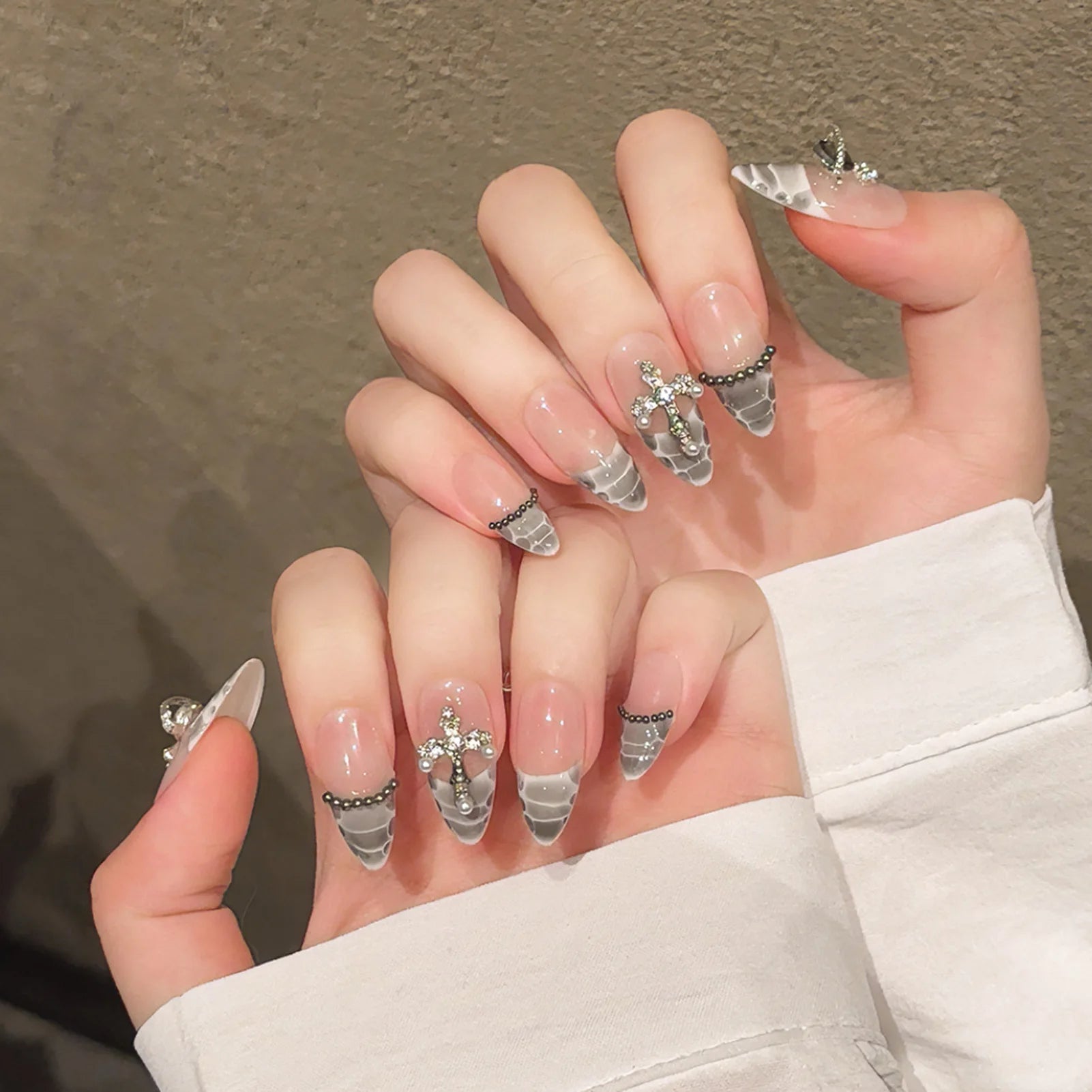 10pcs Handmade Almond False Nails Black White Alligator Print French Style Press On Nail Diamond Cross Design Wearable Fake Nail.