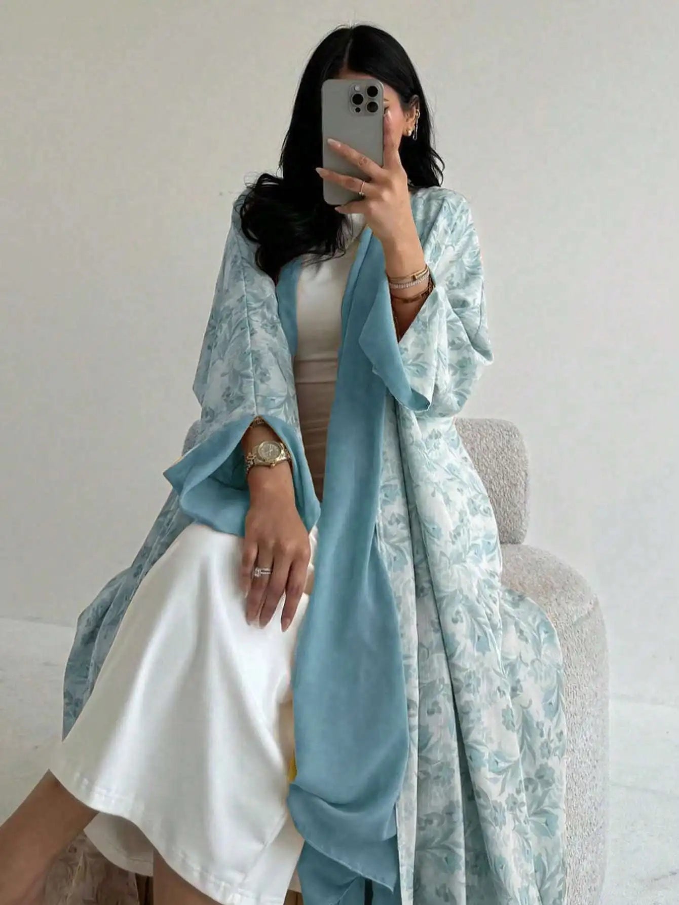 Lockeres, mit Blumenmuster bedrucktes Abaya-Langarmkleid für den orientalischen Nahen Osten für Damen, elegante Robe mit offener Vorderseite ohne Schal.