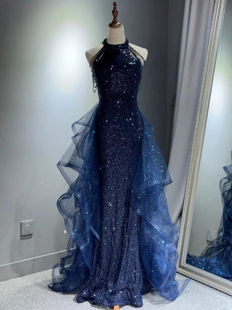 Elegante funkelnde marineblaue Abendkleider, Halt-Perlen-Partykleid, maßgeschneidertes Ballkleid 2025, abgestufte Roben de Soirée, Sweep-Zug.