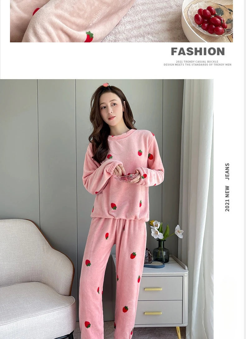 Warme Damen-Nachtwäsche für den Winter, bedruckt, Erdbeere, O-Ausschnitt, Korallensamt-Pyjama, Loungewear, zweiteiliges Set, süße Damen-Pyjamas