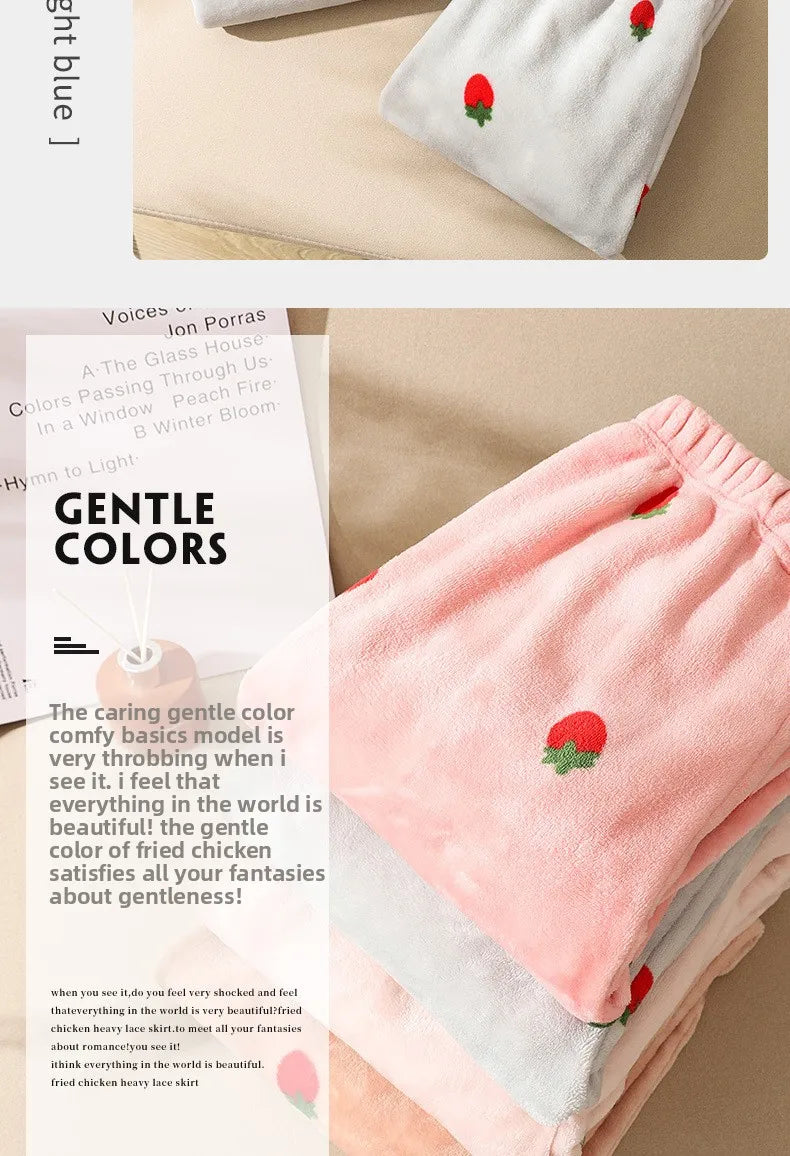 Warme Damen-Nachtwäsche für den Winter, bedruckt, Erdbeere, O-Ausschnitt, Korallensamt-Pyjama, Loungewear, zweiteiliges Set, süße Damen-Pyjamas.