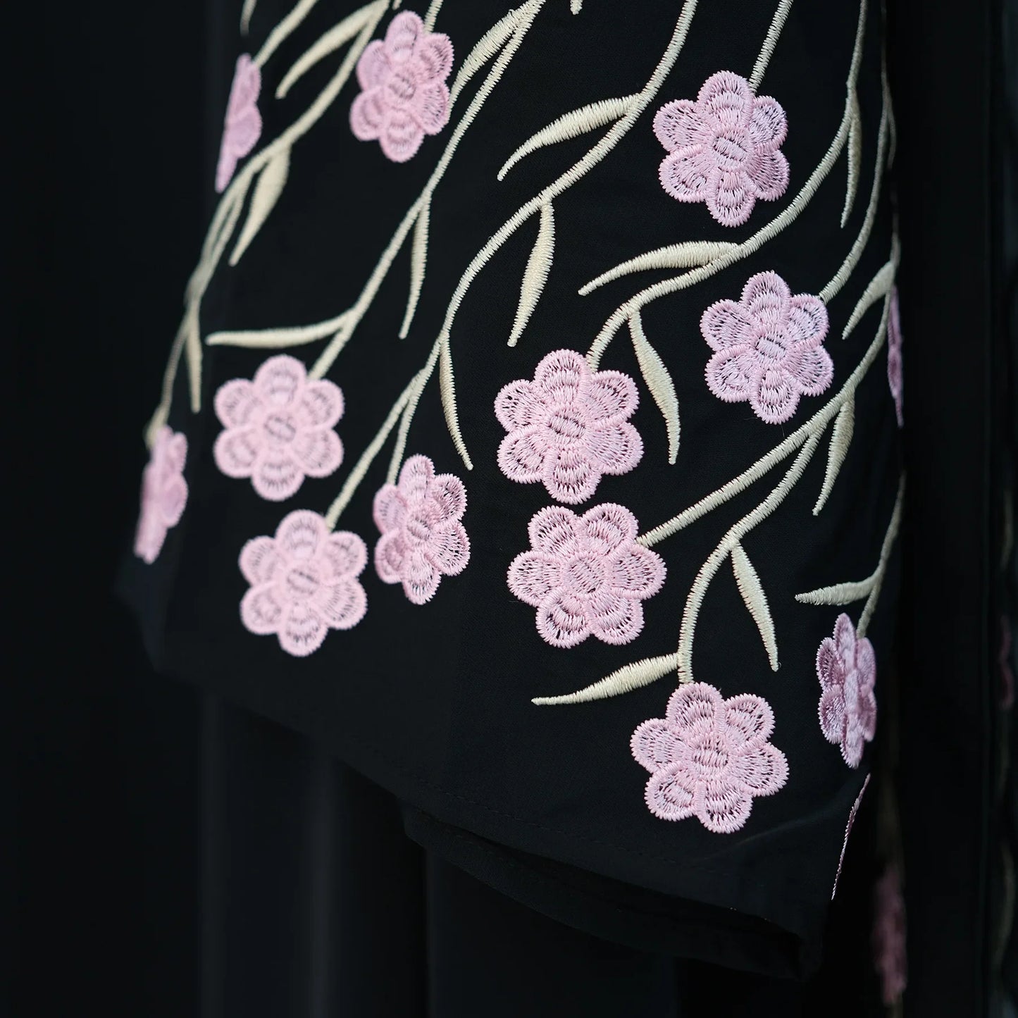Islamic Clothes Black Flower Embroidery Abayas for Women Dubai Cardigan Muslim Saudi Open Abaya Kimono Luxury Hijab Dress Kaftan.