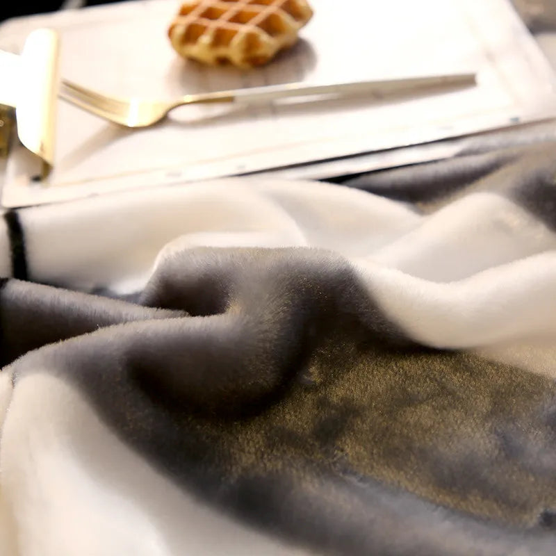 Ultra Soft Cozy Flowers Rose Throw Blanket Microfiber Heavy Fluffy Fleece Blanket for Home Bed Dormitory