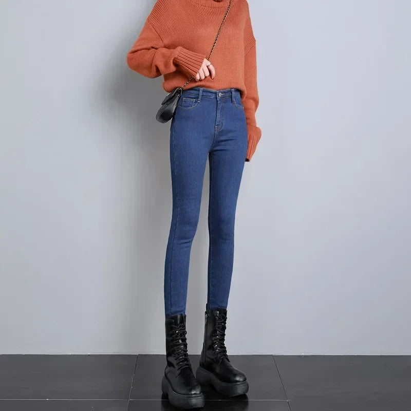 Frauen Thermische Dünne Jeans Mom Winter Warme Plüsch Stretch Jeans Dame Fleece Schnee Denim Hosen Student Bleistift Gerade Bein Hosen.