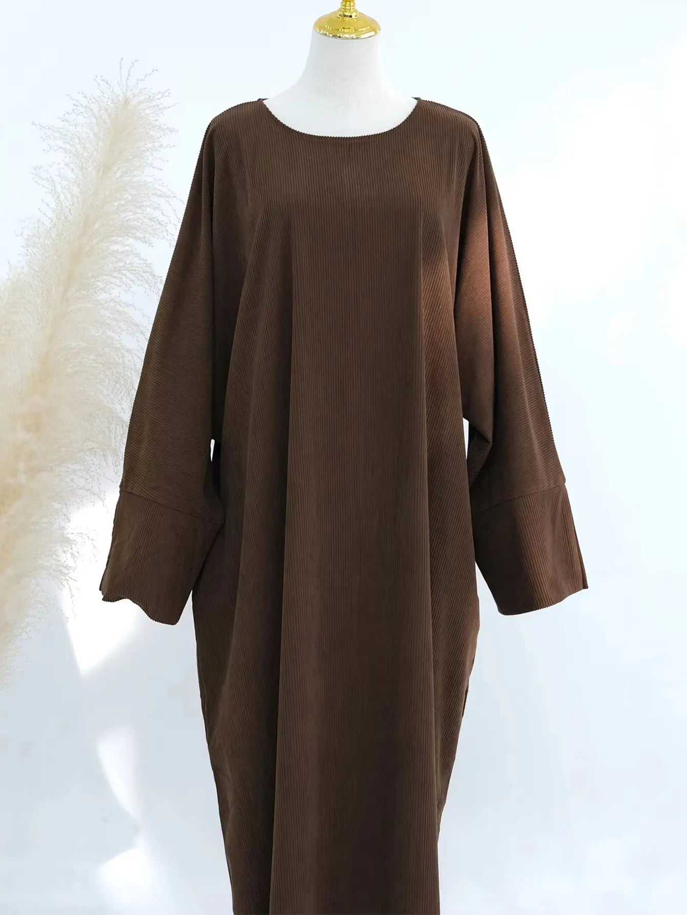 2025 New Arrival Turkey Dubai Muslim Winter Abaya Corduroy Women Closed Abaya Loose Daily Wear Muslim Long Winter Dress.