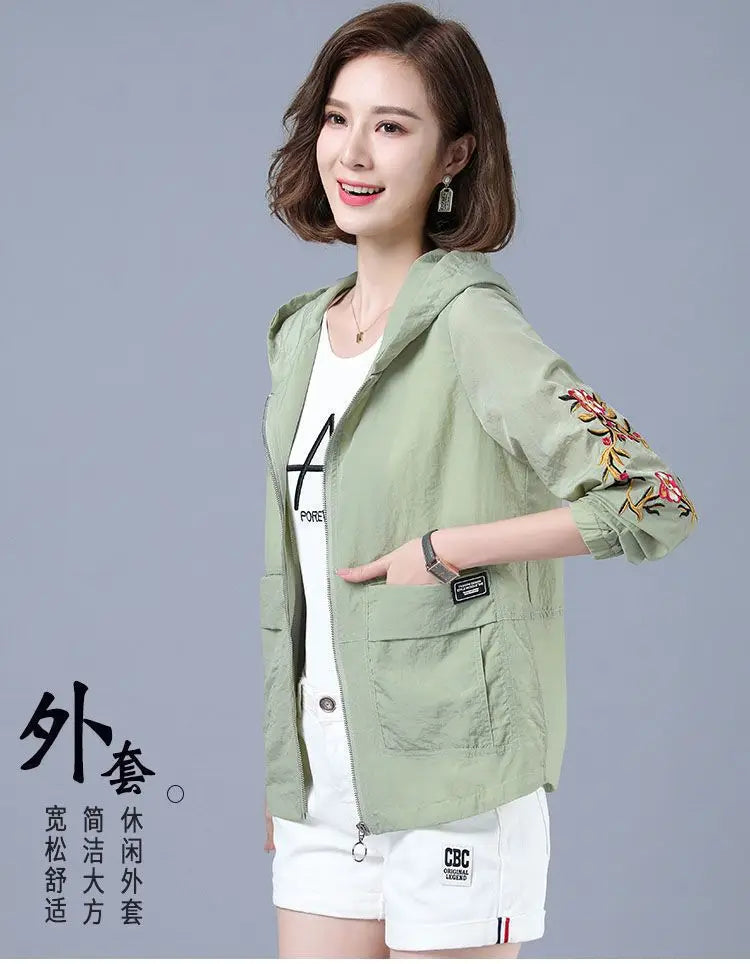 Sommerjacken für Frauen 2025, Oberbekleidung, cooler dünner Mantel, Mutter mittleren Alters, Kleidung, Korea, modische Damenbekleidung, Stickerei.