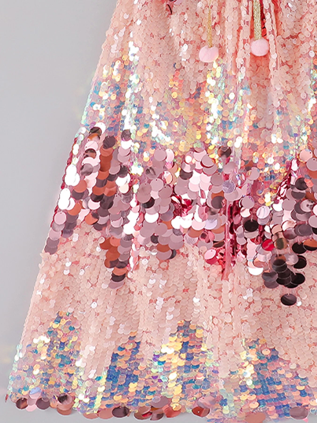 Halloween-Maskerade-Performance-Kostüm für Mädchen mit Pailletten, geeignet für Festival-Auftritte.