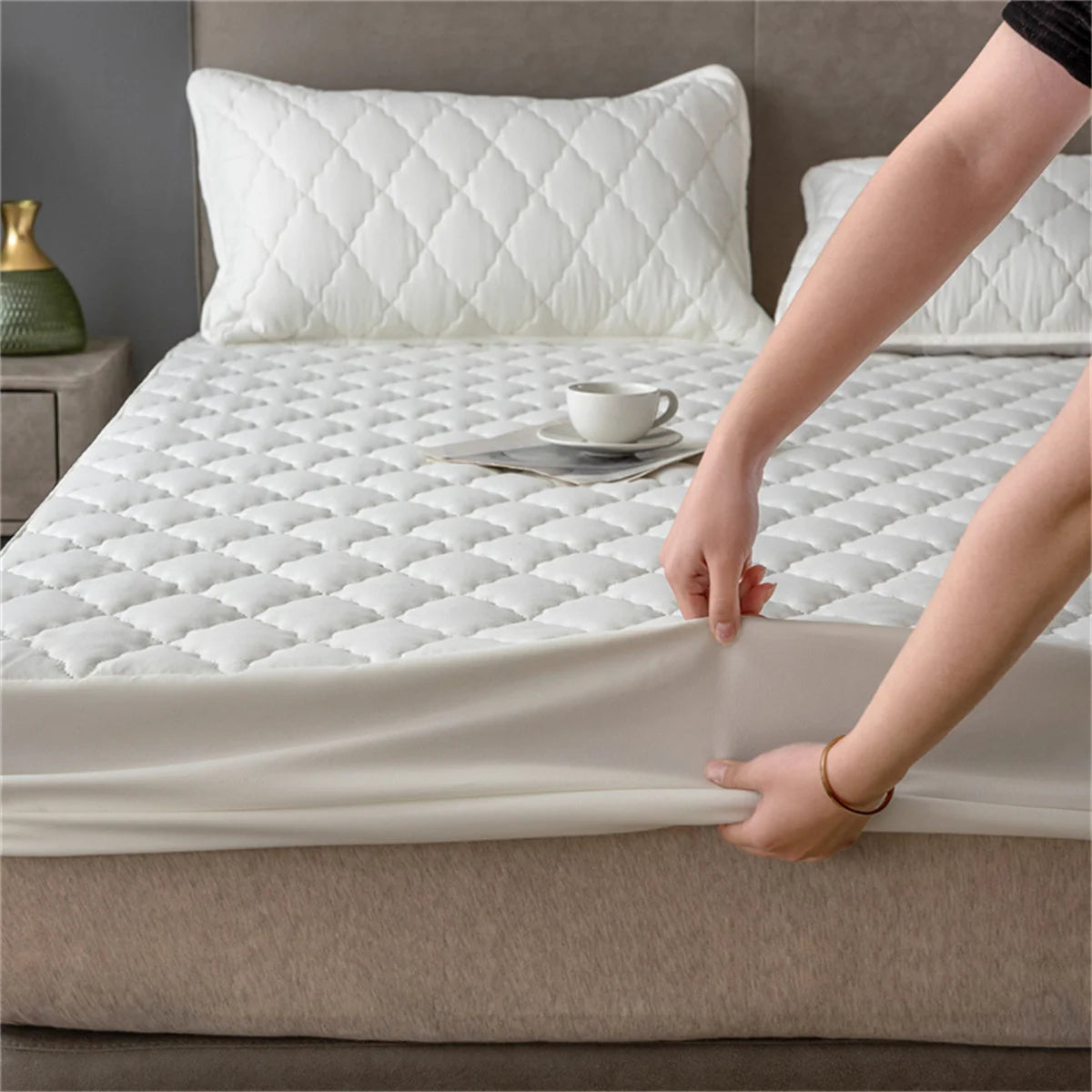Home Mattress Cover Waterproof Thickened Quilted Waterproof Bed Cover Breathable Mattress Protector Fitted Sheet No Pillowcases