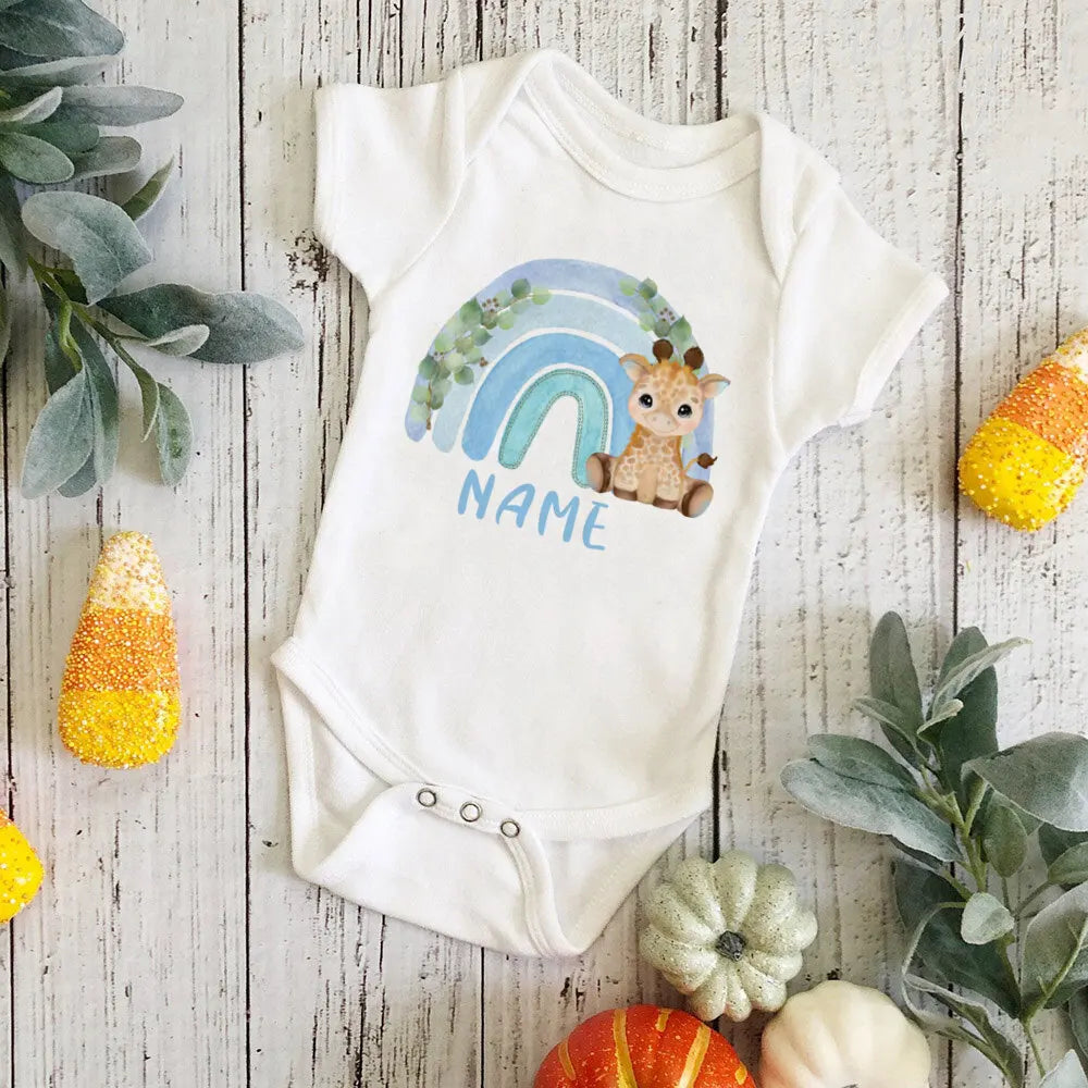 Personal isierte Baby Bodysuit Regenbogen Tier mit Namen Säugling Overalls Neugeborenen Wild One Outfits Stram pler Baby Geburtstag Dusche Geschenke