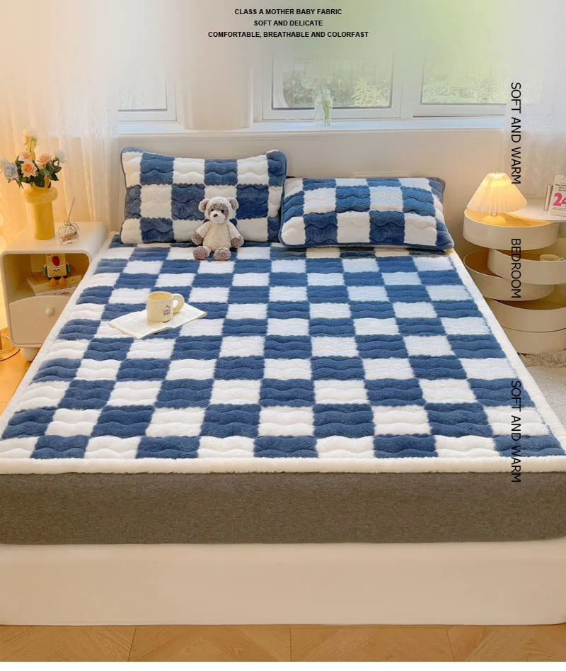 Checkered A-Class Thick Quilted Mattress 1 Pcs Warm Antibacterial Bed Pad for Autumn Winter Super Soft Fits Mattress for Single.