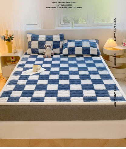 Checkered A-Class Thick Quilted Mattress 1 Pcs Warm Antibacterial Bed Pad for Autumn Winter Super Soft Fits Mattress for Single.